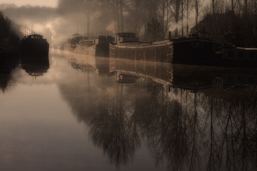 [Novembre - Décembre 2013] Thème : Brume, brouillard et purée de pois
"elficologue" les vieux bateaux fument toujours ensemble
