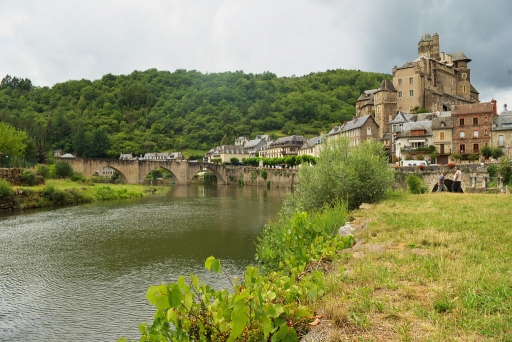 [ Janvier 2012 ] Thème: Ma ville - mon village
"Estaing" par lune15 
