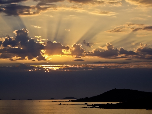 [ Mai 2012 ] Thème : Lever / coucher de soleil
"Paoli" par oZen
