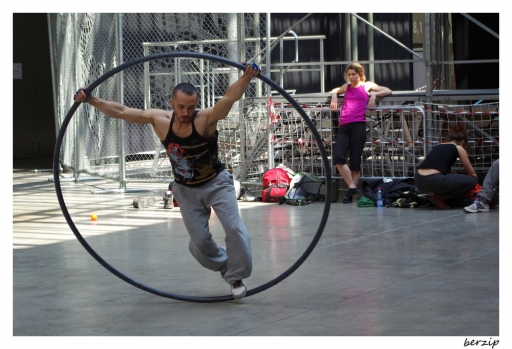 2013-04-30
berzip - [ Rues / Ambiance de ville / Paysages urbains ]
