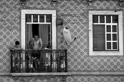 2009-08-11/ Spag
par: Spag -[Lisbonne en noir et blanc]-
