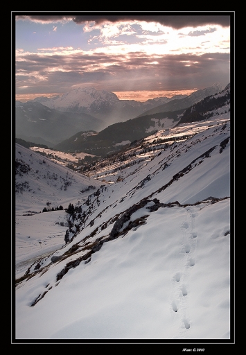 2010-11-22 / randos74
Par randos74 dans [ Coucher / Lever de soleil ]
