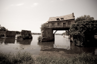 2010-07-11  /  macmini
Par:  macmini  - [ Noir et Blanc, Sepia et desaturation partielle ]

