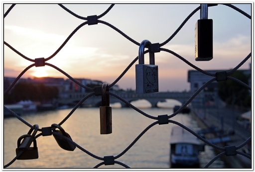 2013-07-24 / spidermoon
spidermoon [Rues / Ambiance de ville / Paysages urbains]
