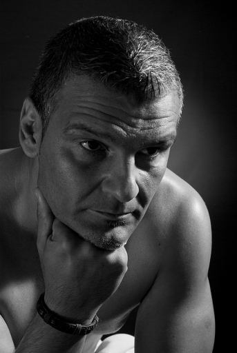 2012-10-08 / Sorcier
Par Sorcier dans Vos series - Gerard
Mots-clés: portrait, noir et blanc