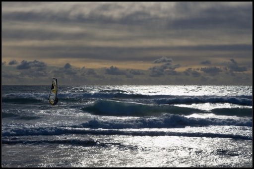 2012-12-08 / lolo26
Par lolo26 dans [ la mer, l'ocean ]
Mots-clés: vagues, soir, voile