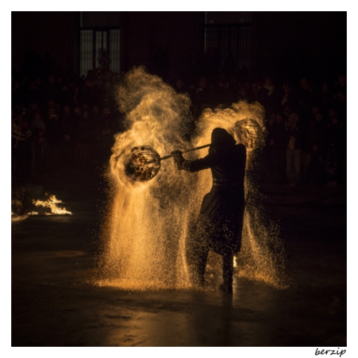 2016-01-27 / berzip
berzip "jongleurs et cracheurs de feu"
