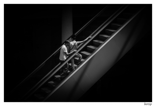 2014-07-23/berzip
berzip [Noir et Blanc,Sepia et desaturation partielle]
