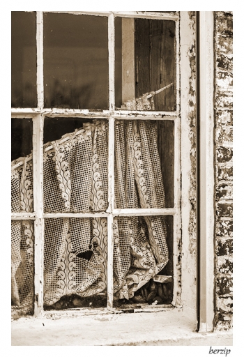 2014-04-18 / berzip
berzip [Noir et Blanc, Sepia et desaturation partielle]
